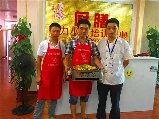 魅力小吃培訓(xùn)學(xué)員特色烤魚制作案例